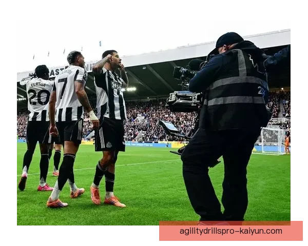 英超格雷表现稳健，继续为球队贡献关键进球与助攻。