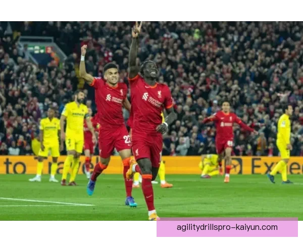 范戴克头球威胁持续提升，防线上表现稳健引关注